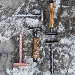 Pandoo Bambusový holicí strojek se stojanem a 10 ks žiletek tenká rukojeť