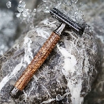 Pandoo Bambusový holicí strojek se stojanem a 10 ks žiletek tenká rukojeť