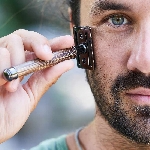 Pandoo Bambusový holicí strojek se stojanem a 10 ks žiletek tenká rukojeť