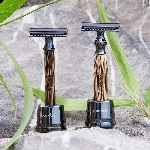 Pandoo Bambusový holicí strojek se stojanem a 10 ks žiletek tenká rukojeť