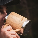 Pandoo Dvoustěnný nerezový hrnek na kávu a čaj s bambusovým povrchem 280 ml