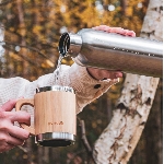 Pandoo Dvoustěnný nerezový hrnek na kávu a čaj s bambusovým povrchem 280 ml