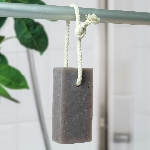 Friendly Soap přírodní mýdlo pačuli a santalové dřevo na šnůrce 125 g