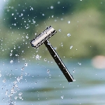 Pandoo Kovový holicí strojek bez stojanu a 10 ks žiletek černý