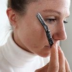 Pandoo Kovový holicí strojek na obočí a 4 ks žiletek černý