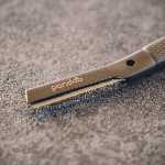 Pandoo Kovový holicí strojek na obočí a 4 ks žiletek růžově zlatý