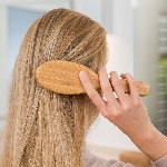 Pandoo Bambusový kartáč na vlasy s přírodními štětinami poškozený obal