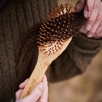 Pandoo Bambusový kartáč na vlasy s přírodními štětinami poškozený obal