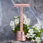 Pandoo Kovový holicí strojek se stojanem a 10 ks žiletek růžově zlatý