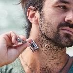 Pandoo Kovový holicí strojek se stojanem a 10 ks žiletek zlatý