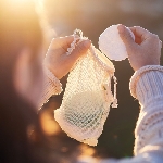 Pandoo Pratelné odličovací tamponky z bio bavlny 18 ks s úložným boxem z bambusu