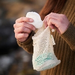 Pandoo Pratelné odličovací tamponky z bio bavlny 18 ks s úložným boxem z bambusu