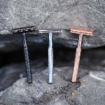 Pandoo Kovový holicí strojek se stojanem a 10 ks žiletek stříbrný