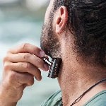 Pandoo Kovový holicí strojek se stojanem a 10 ks žiletek stříbrný